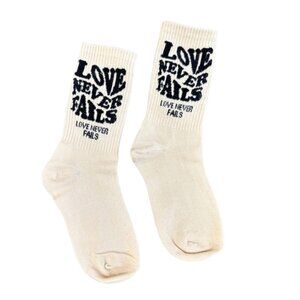 NWT Love Never Fails White Crew Socks Unisex Size 6-12